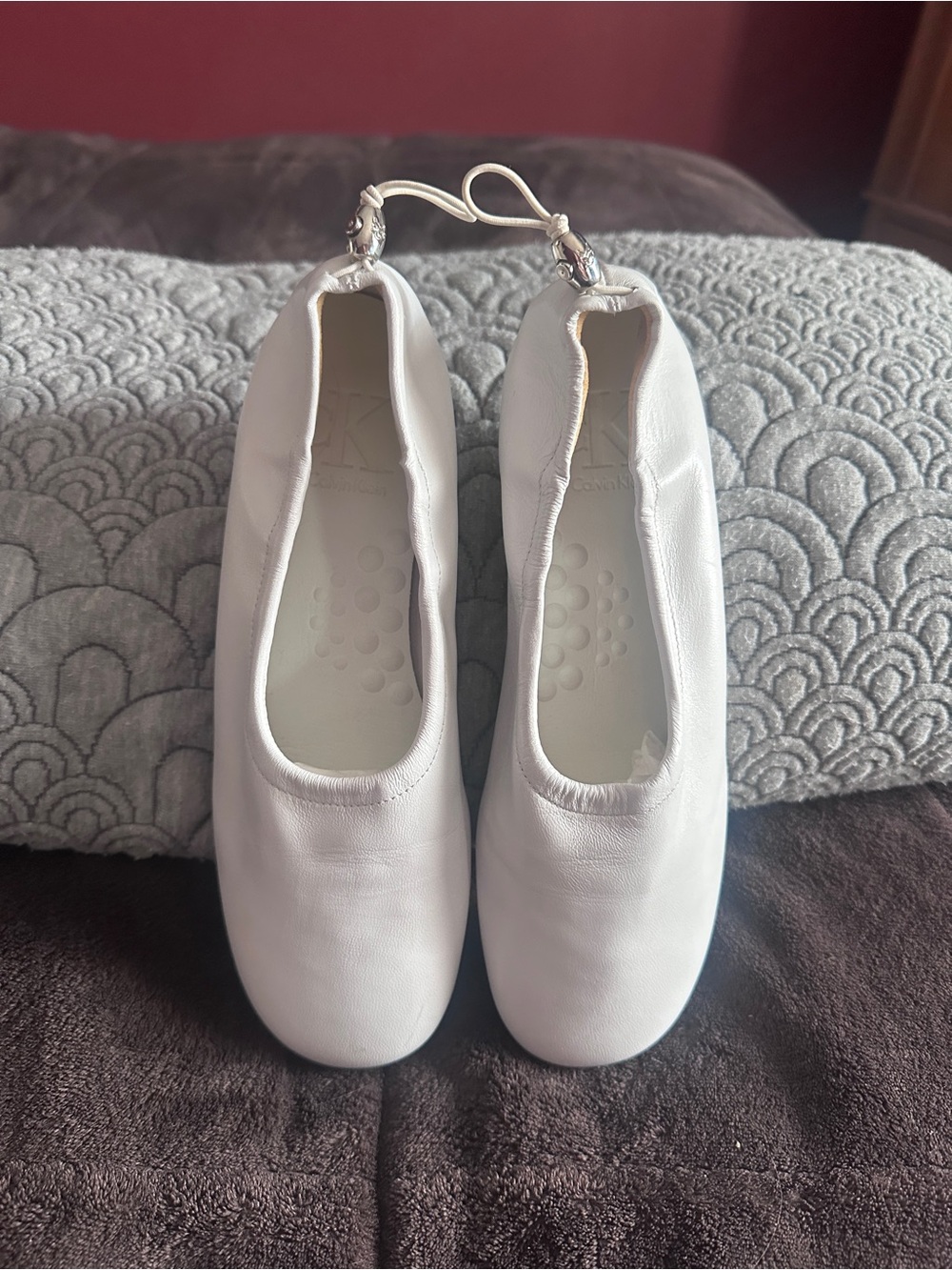 🤍 Vintage 90s Calvin Klein White Leather Ballet Flats Silver CK Toggle Size 6.5